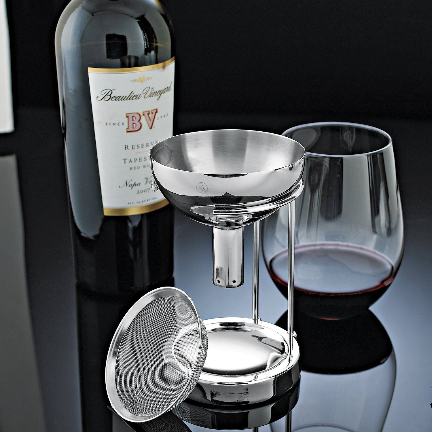 Wine Enthusiast embudo de aeración con diseño anti-derrame para servicio limpio
