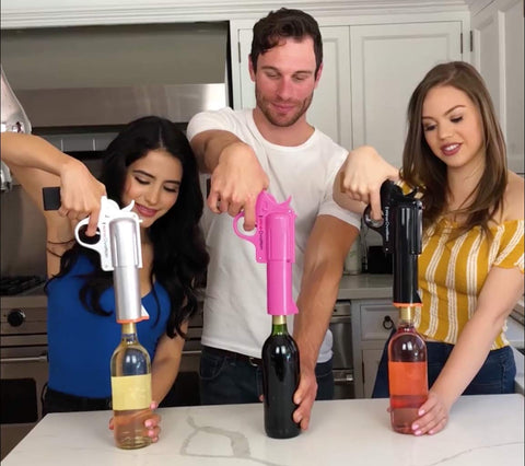 Diseño ergonómico negro de WineOvation para manejo cómodo