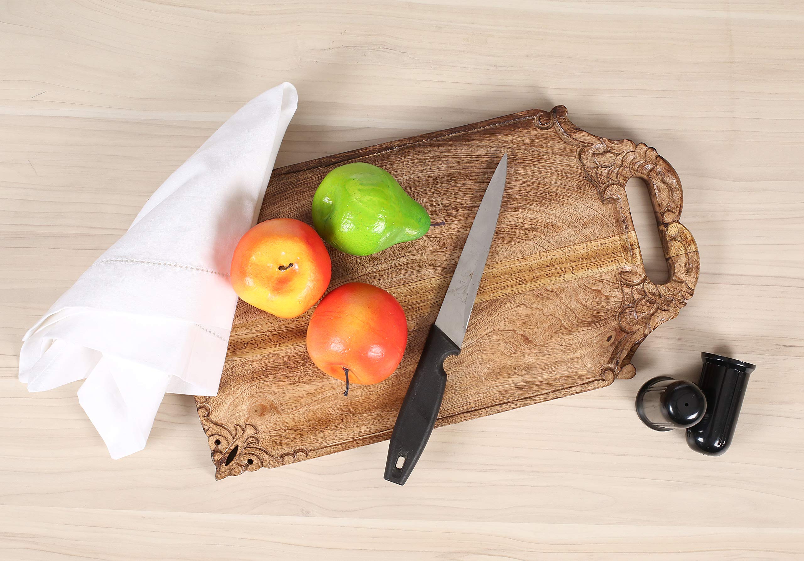 Winlay tabla mango artesanal con veta natural, aporta elegancia a la mesa.