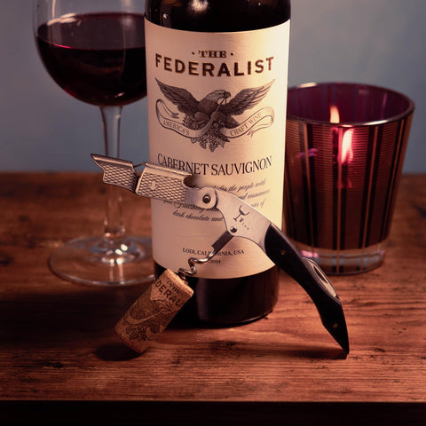 Wino Wine Key en mesa servida, aspecto profesional y práctico