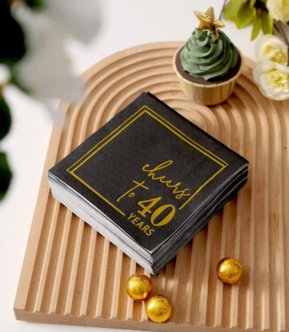 Winoo Design para bodas y aniversarios con acabado dorado y negro
