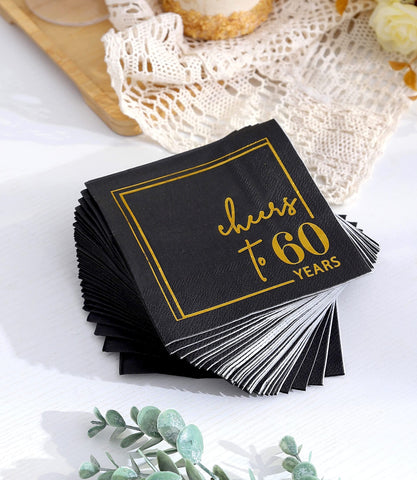Diseño negro y dorado de Winoo Design, perfecto para fiestas temáticas.