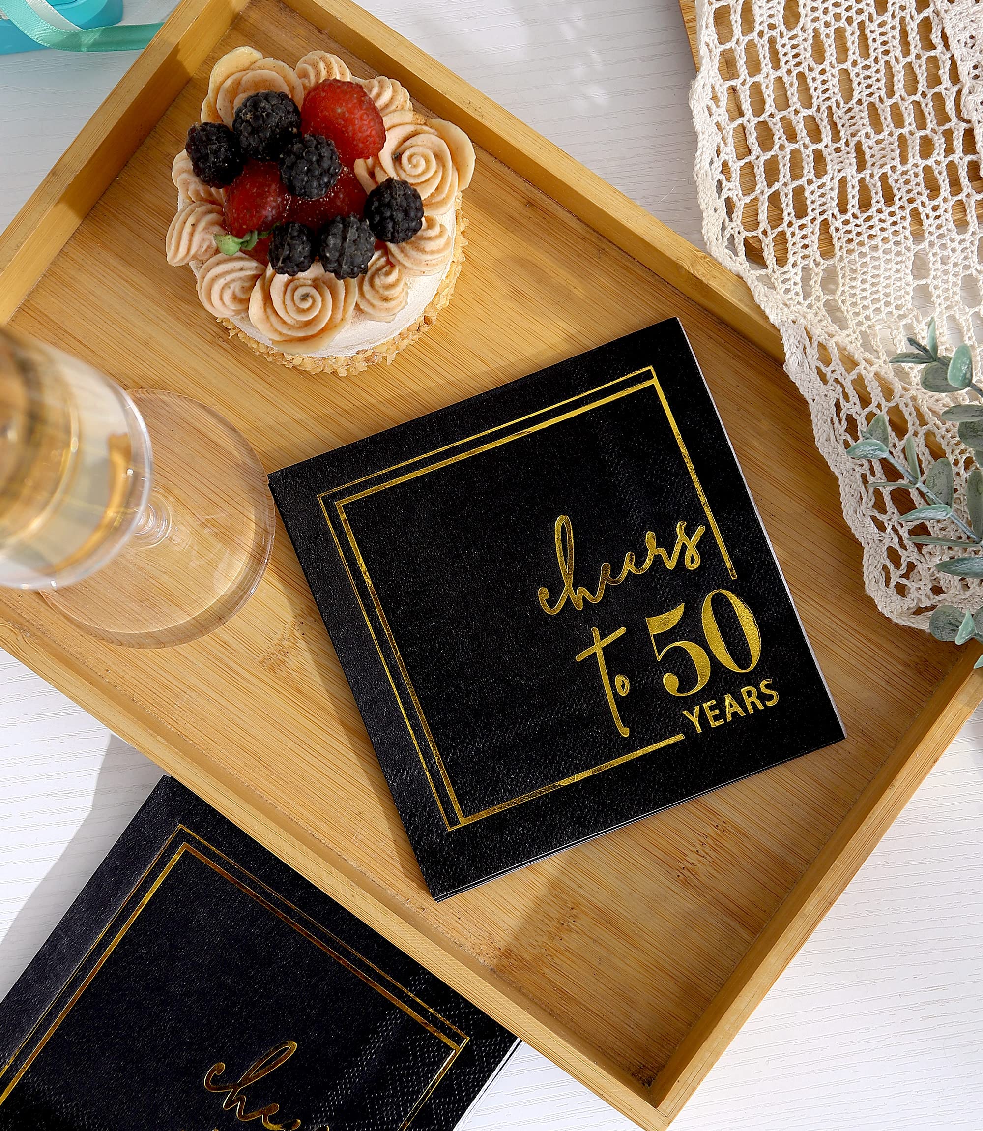 Winoo Design: diseño lujoso en negro y oro para fiestas.