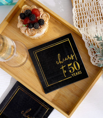 Winoo Design: diseño lujoso en negro y oro para fiestas.