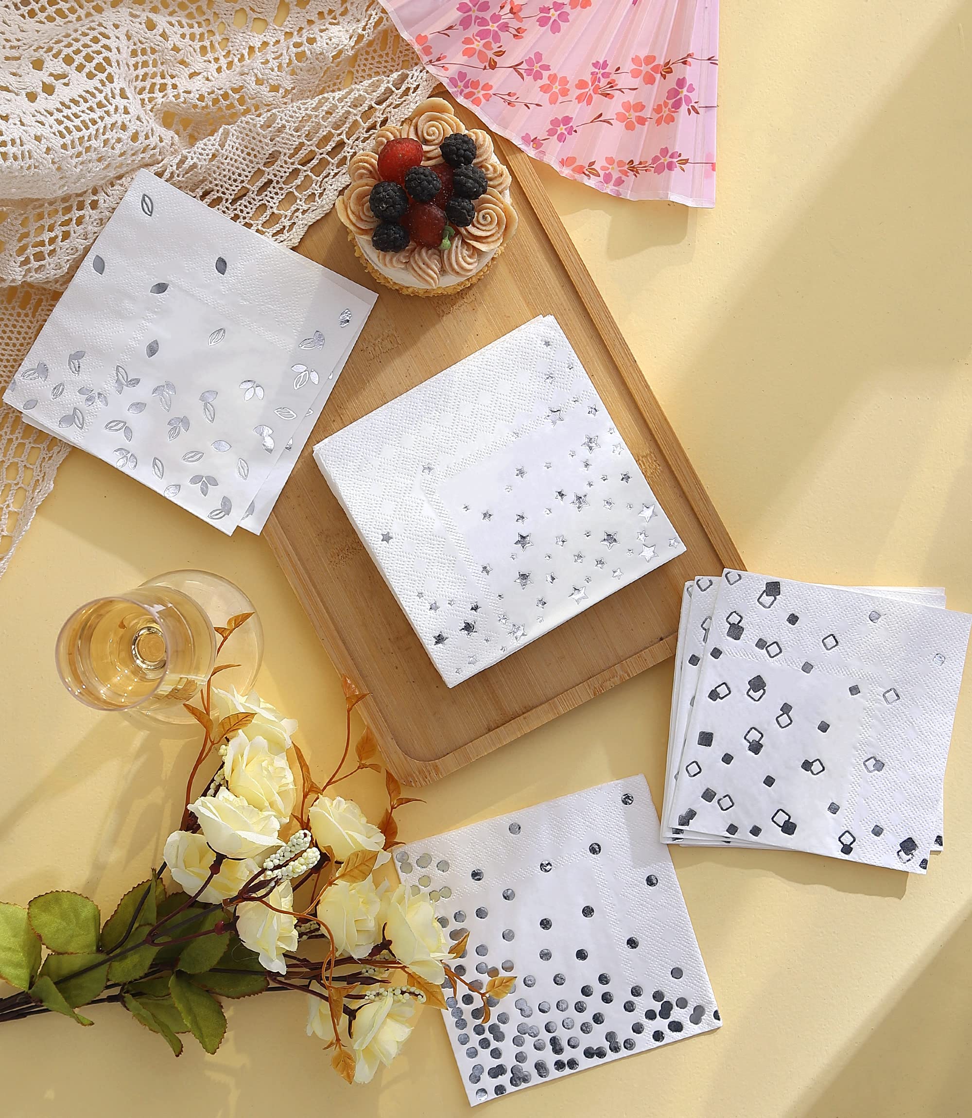 Winoo Design servilletas plegadas 5 x 5 pulgadas, ideales para mesas compactas.