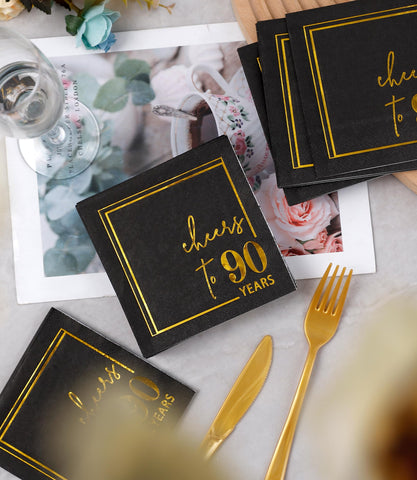 Uso en fiestas: servilletas para cumpleaños con estilo de lujo.