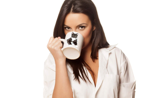 Taza Winston & Bear vista trasera con diseño de gato, humor diario