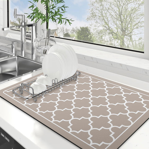 WISELIFE tapete para secar platos visto sobre la encimera con absorción rápida.