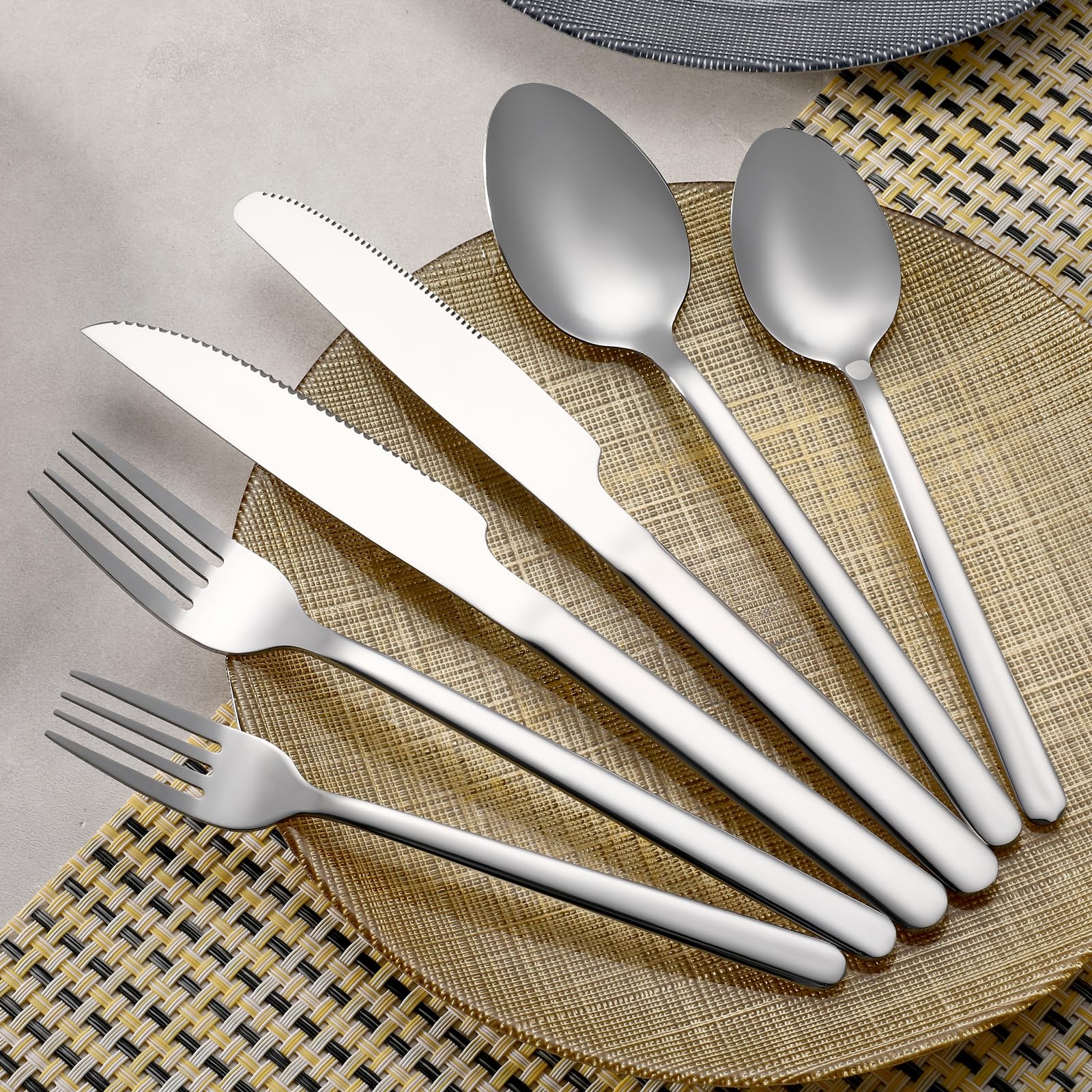 Conjunto versátil para comidas formales y casuales en WISKEMA.
