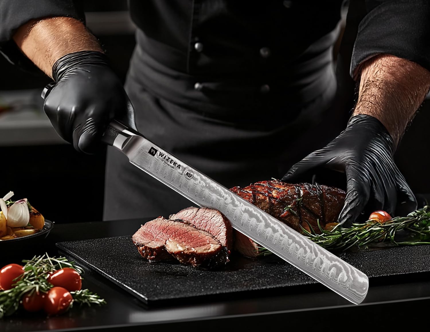 Uso profesional en cocina con cuchillo WIZEKA para chefs y aficionados.