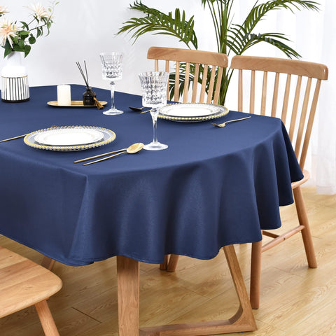 Mantel ovalado Wolkemer en azul marino protege la mesa y aporta elegancia.