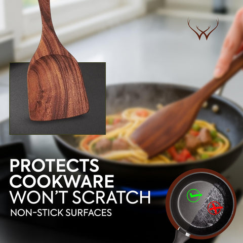 Cuchara-tenedor de teca Woodlands USA, versatil para mezclar y servir.