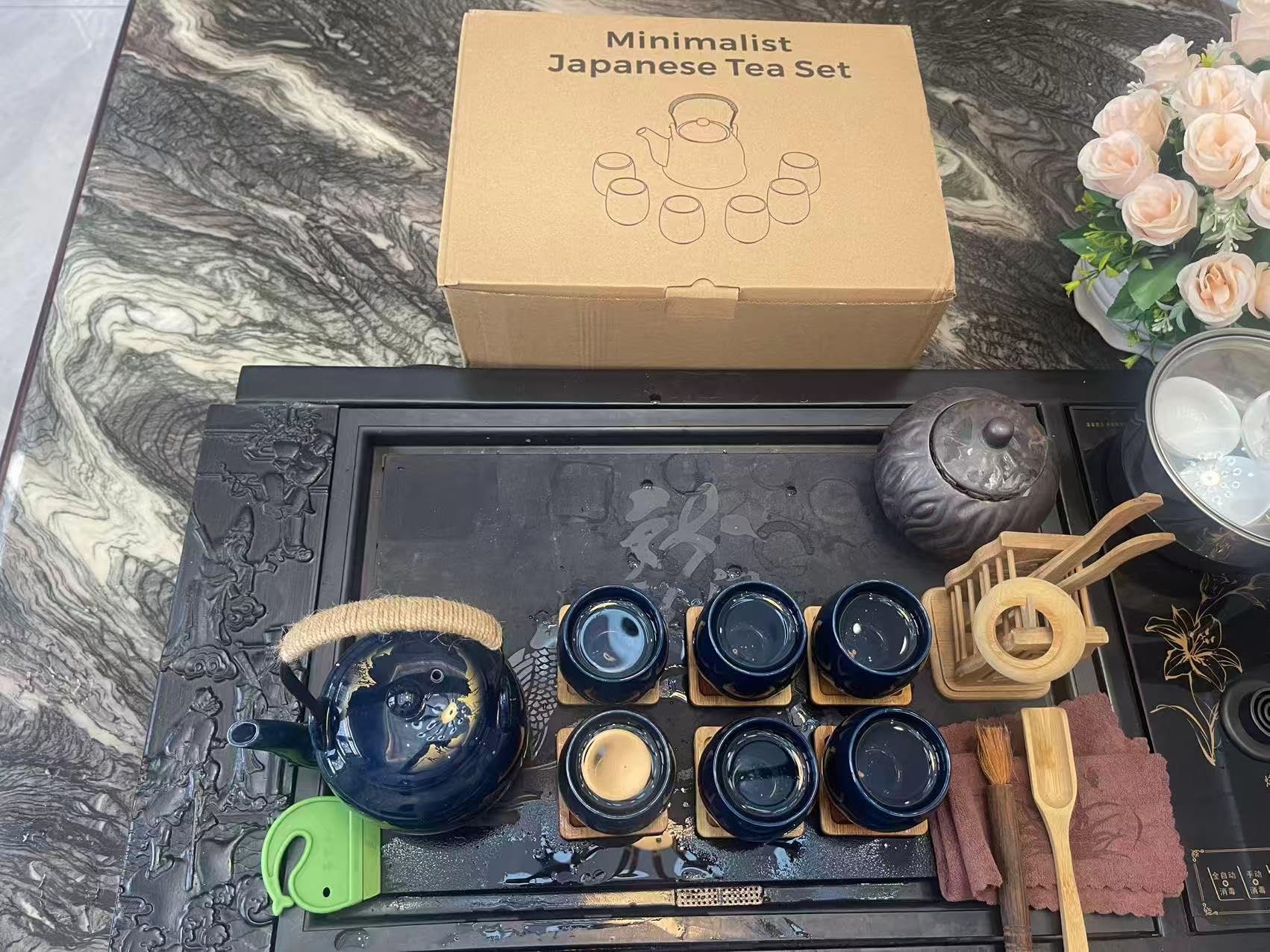 Detalle de barniz cerámico azul en el conjunto de té WOQIJENCV