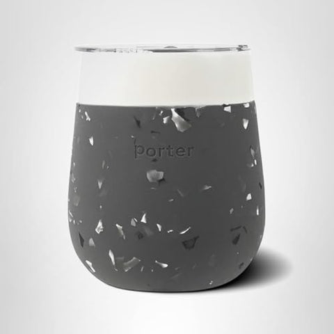 Asa de silicona antideslizante de W&P Porter facilita agarre.