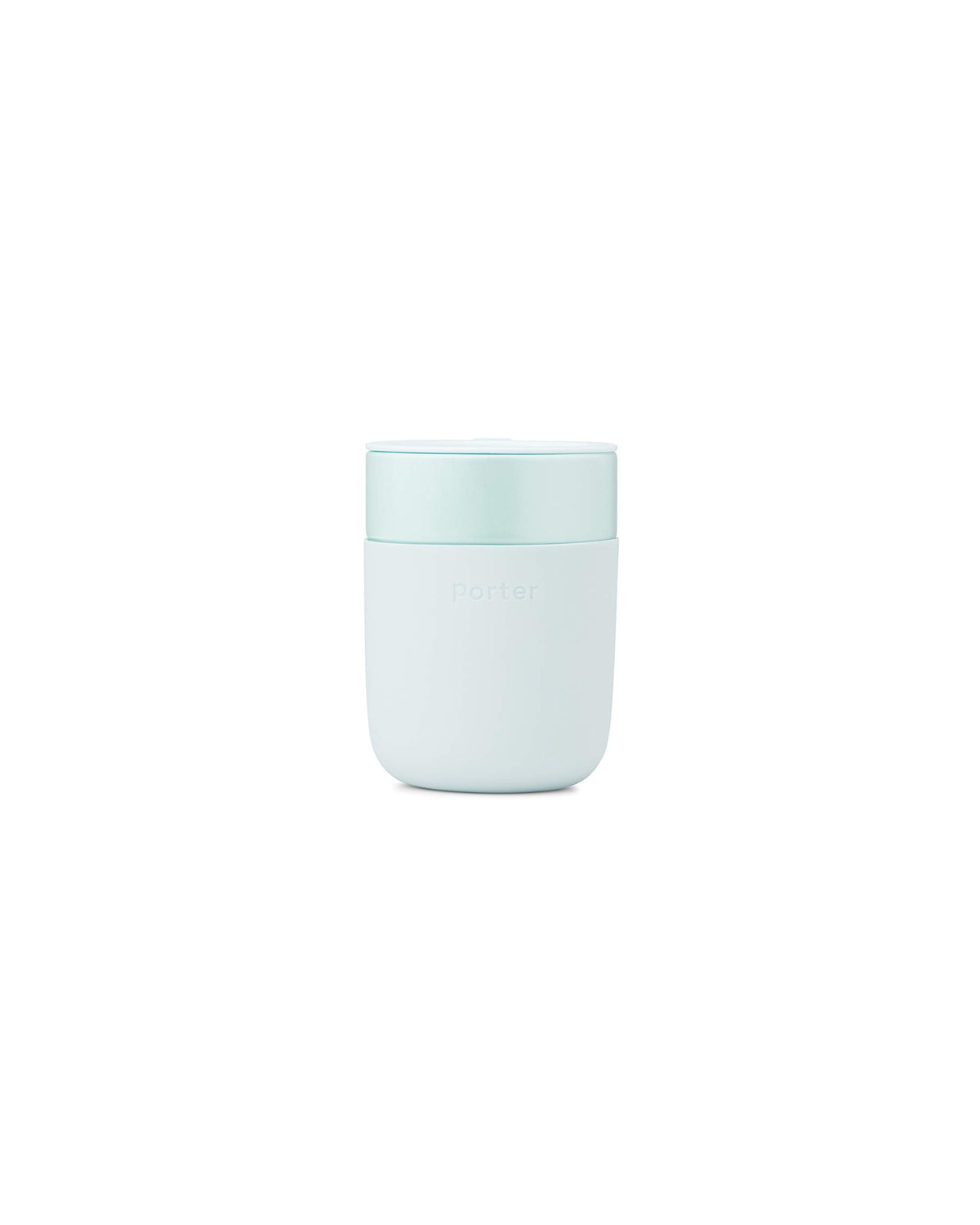 Taza Porter de W&P con funda de silicona, ideal para llevar café reutilizable.