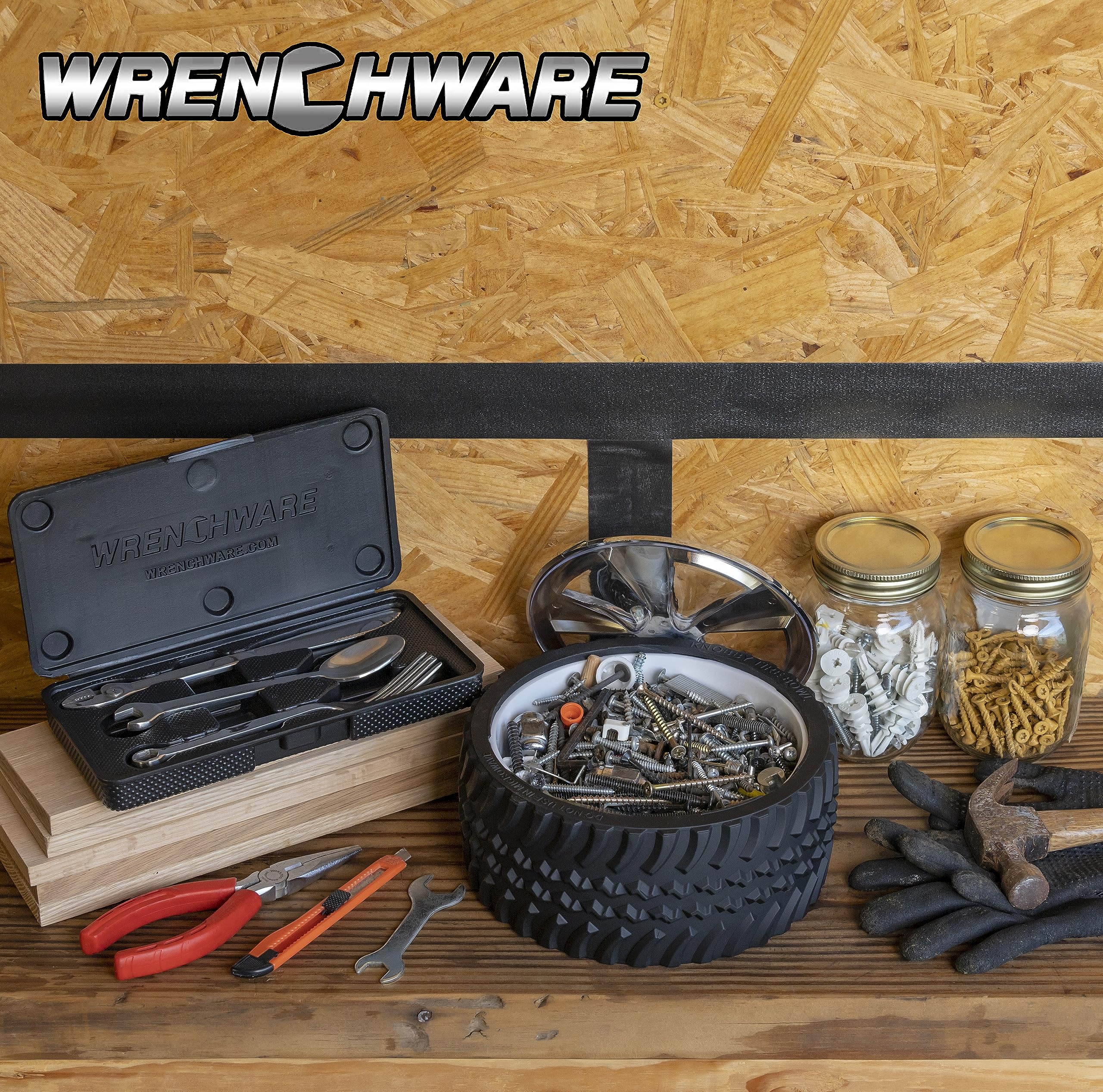 Wrenchware tazon-llanta-decoracion-de-hogar añade personalidad a la mesa.