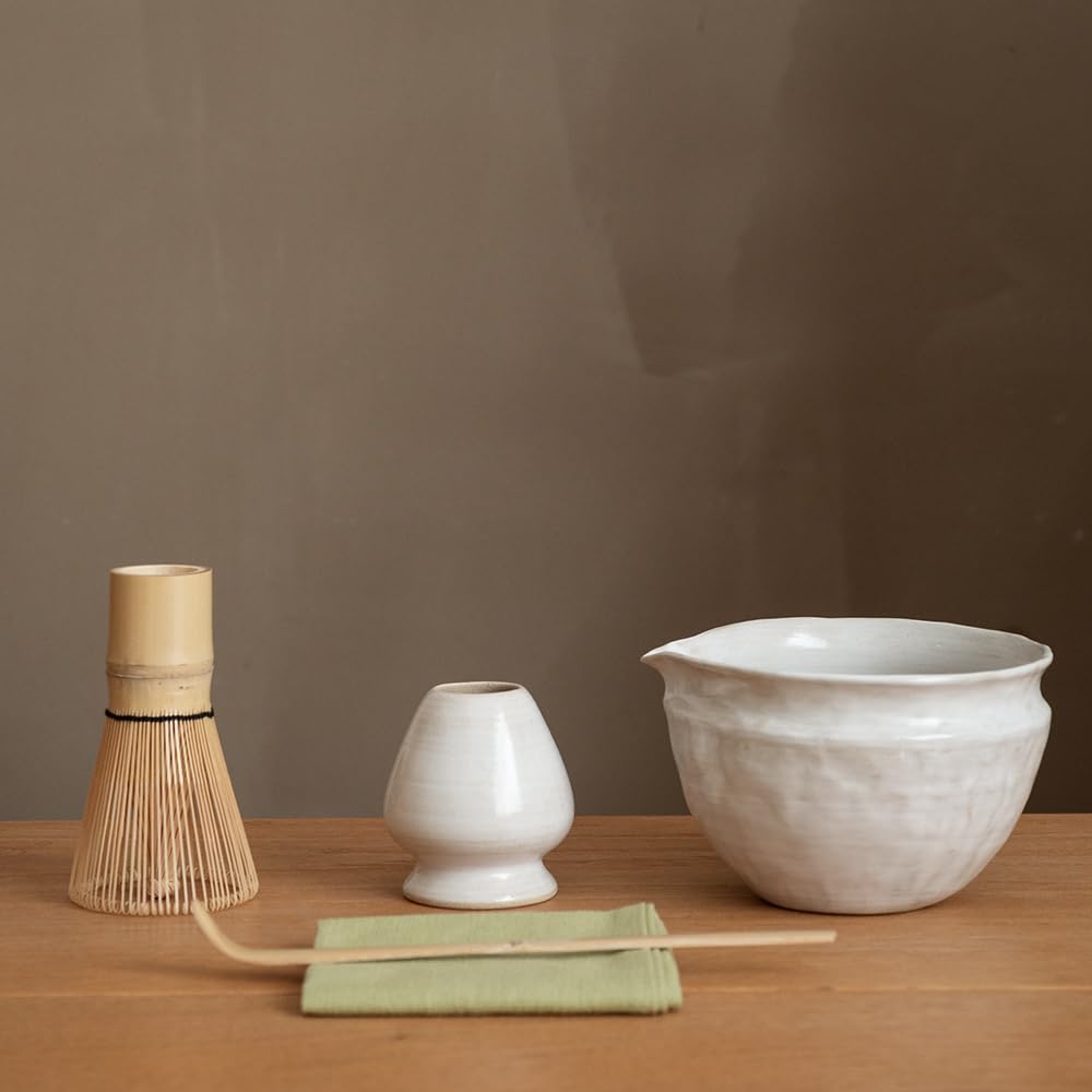 Tazón WUSEI Matcha con acabado gris claro para ceremonia elegante en casa
