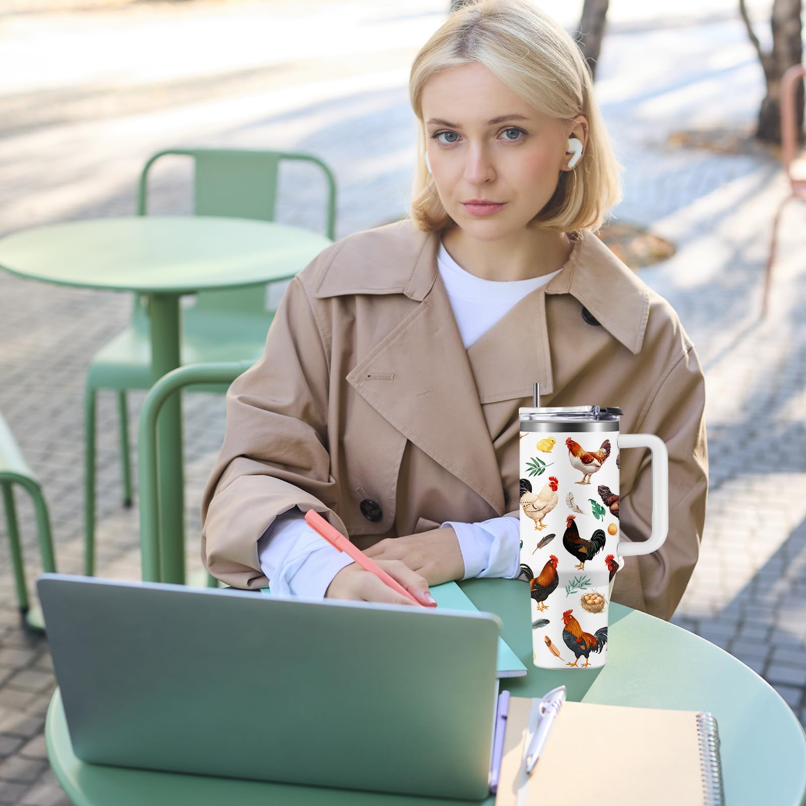 Tapa hermética del tumbler WWHSAI 40oz evita derrames al viajar.
