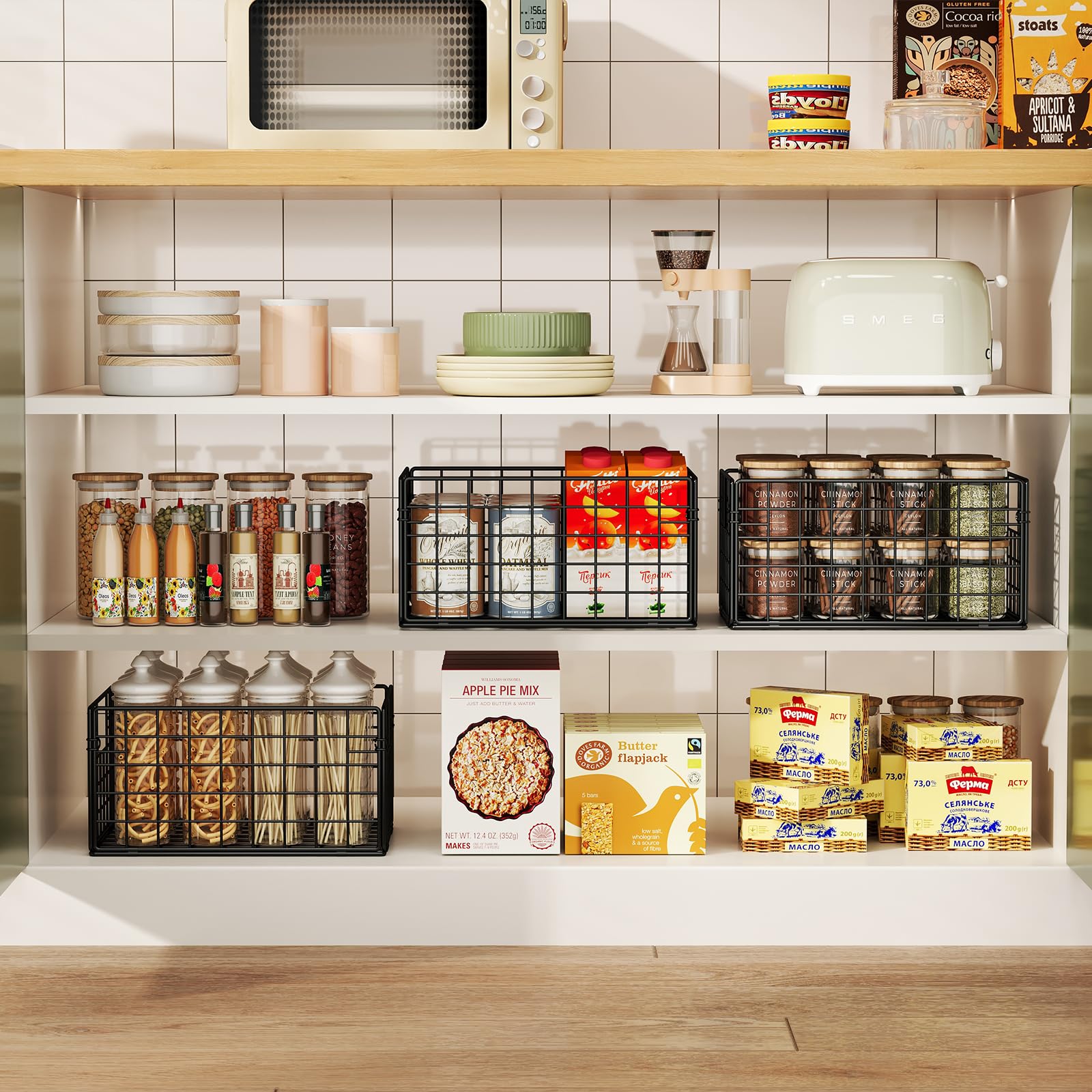 Organización en baño o dormitorio con cestas X-cosrack para cosméticos y accesorios.