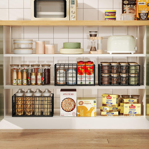 Organización en baño o dormitorio con cestas X-cosrack para cosméticos y accesorios.