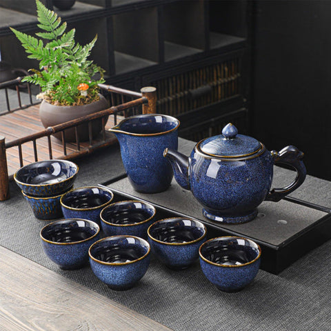 Exterior azul minimalista de XAOLUFAFAFA en conjunto de té porcelana.