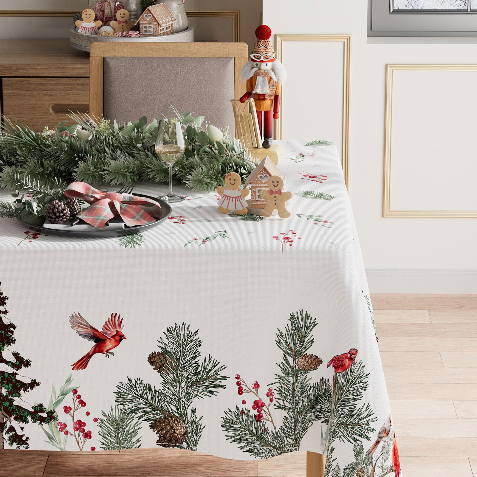 Mantel XCHI con pino invernal para mesa, aporta elegancia y protección contra manchas.