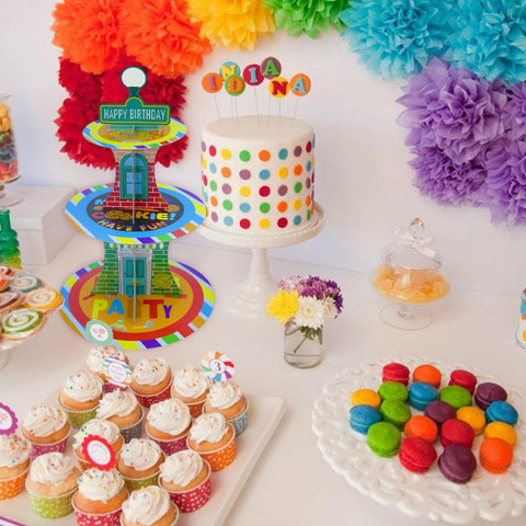 Exhibidor XCX para dulces, diseño de dibujos animados, tres niveles, perfecto para cumpleaños y celebraciones.