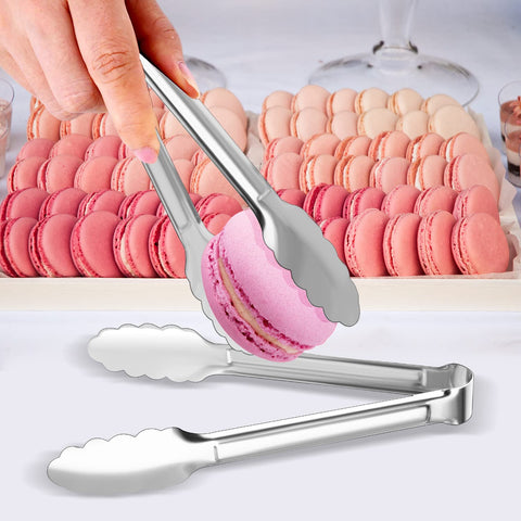 Empaque práctico de ocho tenazas para cubrir múltiples necesidades culinarias.