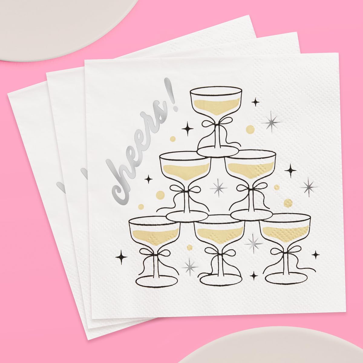 Servilletas xo Fetti 3-ply blancas con dorado para eventos.
