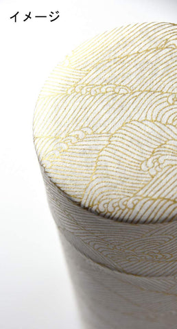 Yamaco Po Kan: detalle de papel washi en la superficie de la lata.