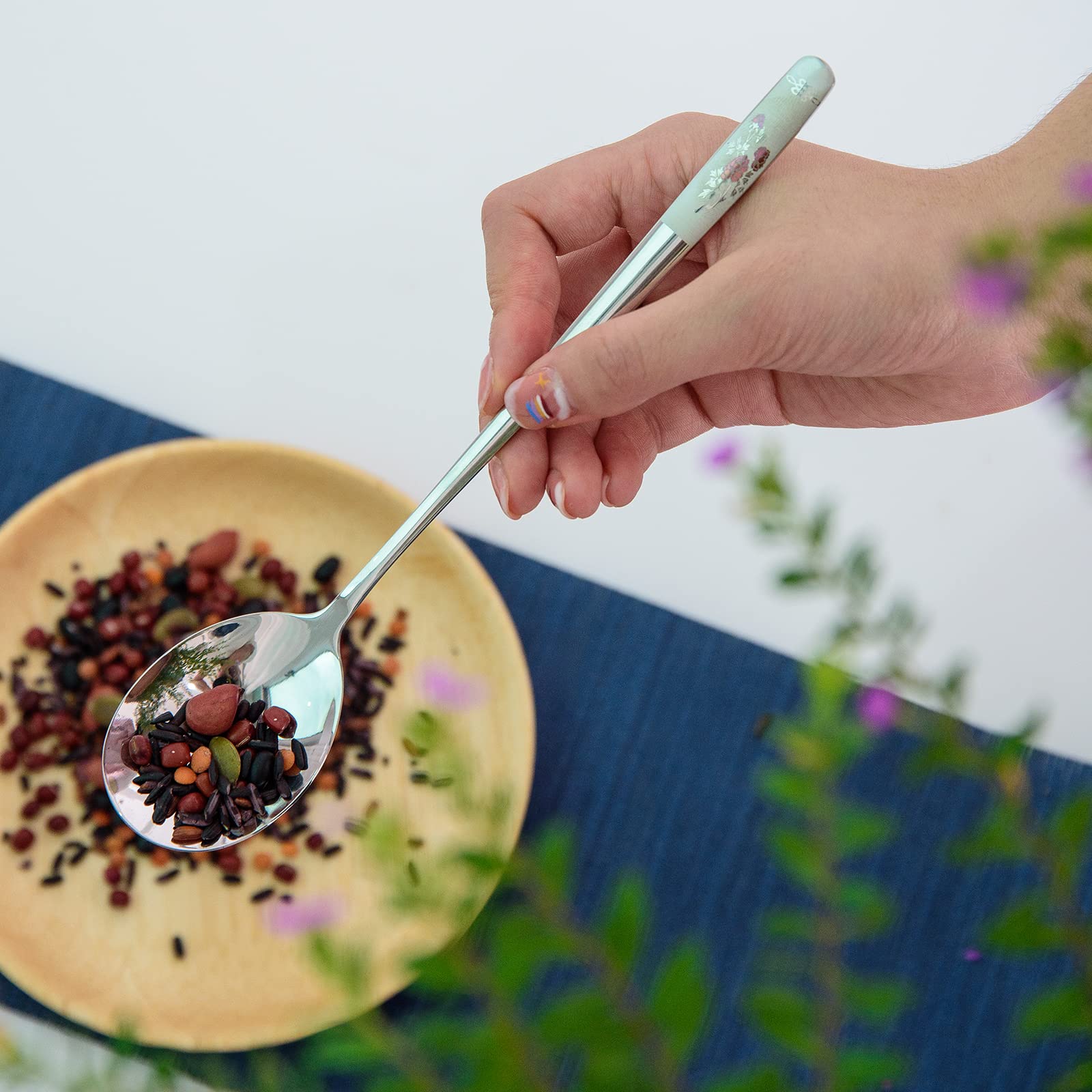 YAPULLYA grabado láser en flor con tres patrones florales.