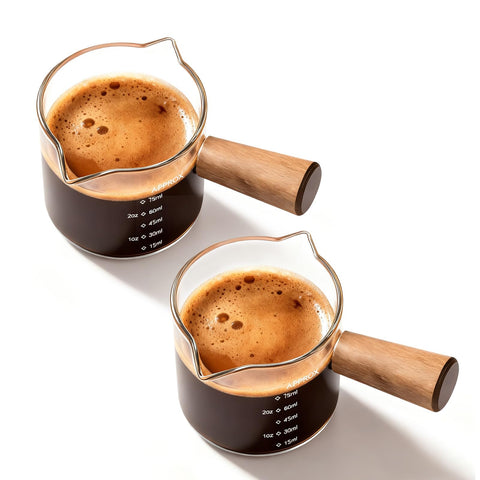 Taza espresso YARRAMATE con mango de madera para dos porciones.