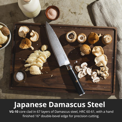 Cuchillo chef Yatoshi con hoja VG-10 y 67 capas para cortes precisos.