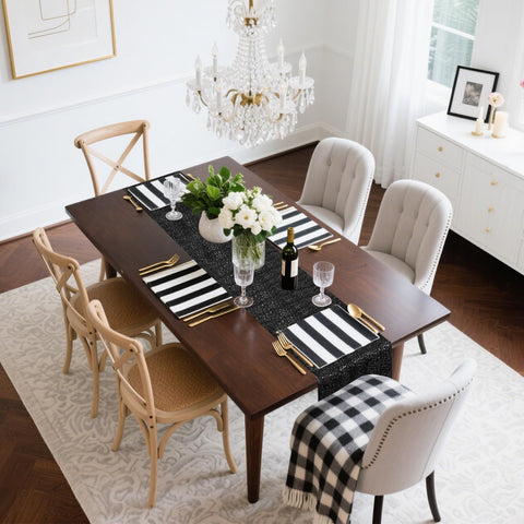 Brillante lentejuelas negro de Yblut realza la mesa en celebraciones.