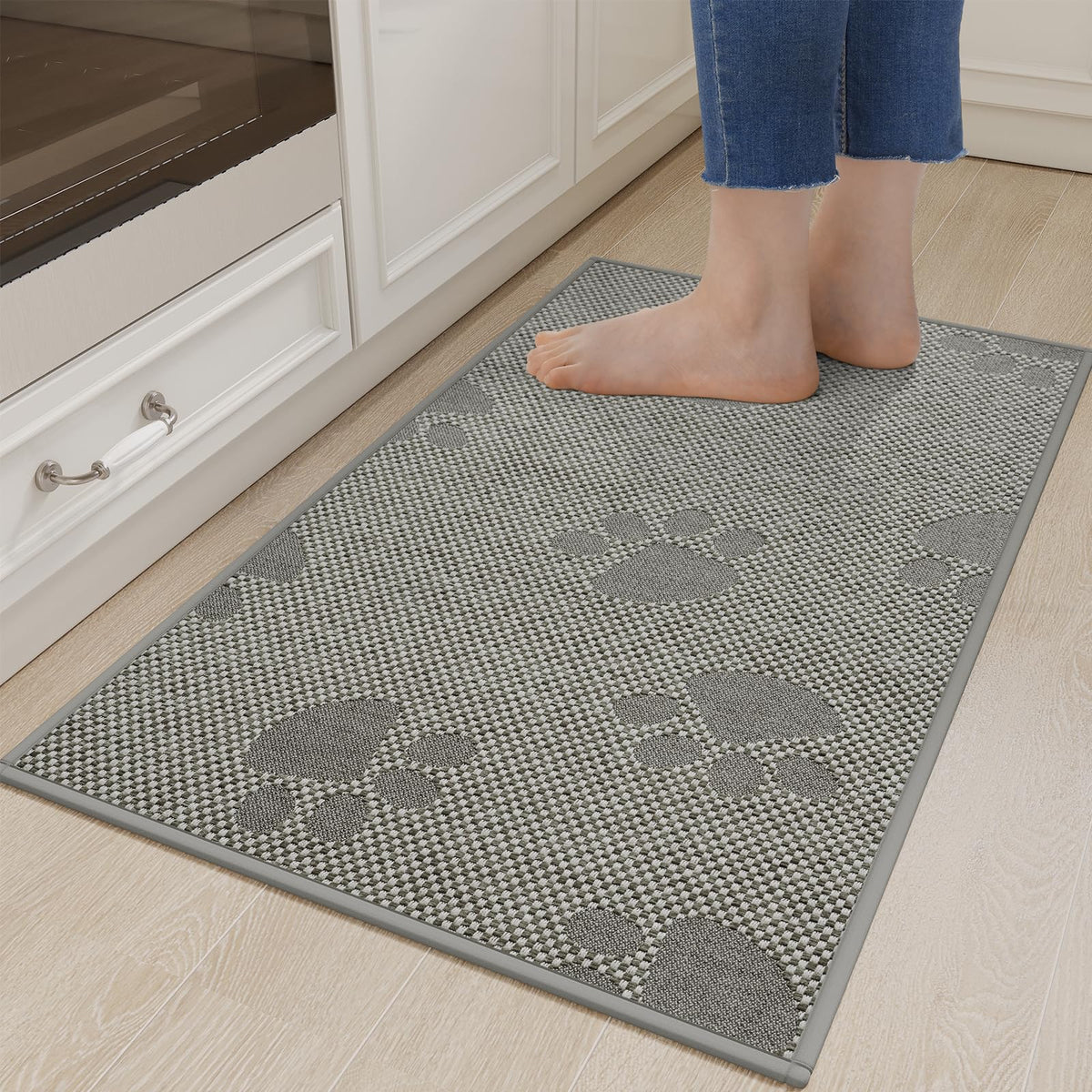 Alfombra YDKGL con textura de lino bordado, aporta calidez y estilo a la cocina.