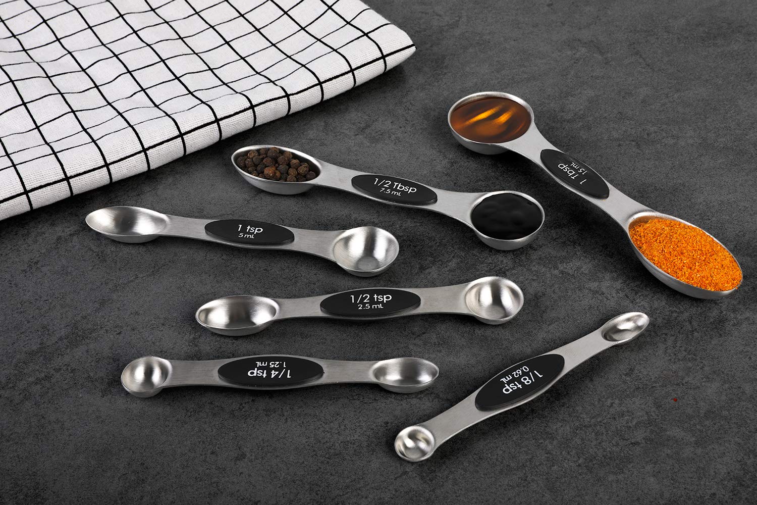 Almacenamiento magnético YellRin mantiene las cucharas ordenadas