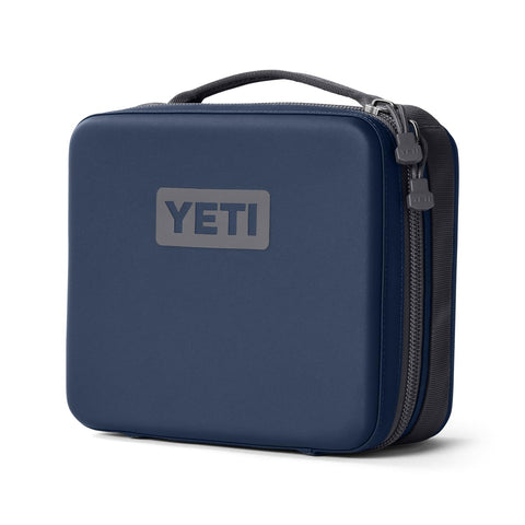 YETI Daytrip 3L exterior resistente protege el almuerzo en ruta.