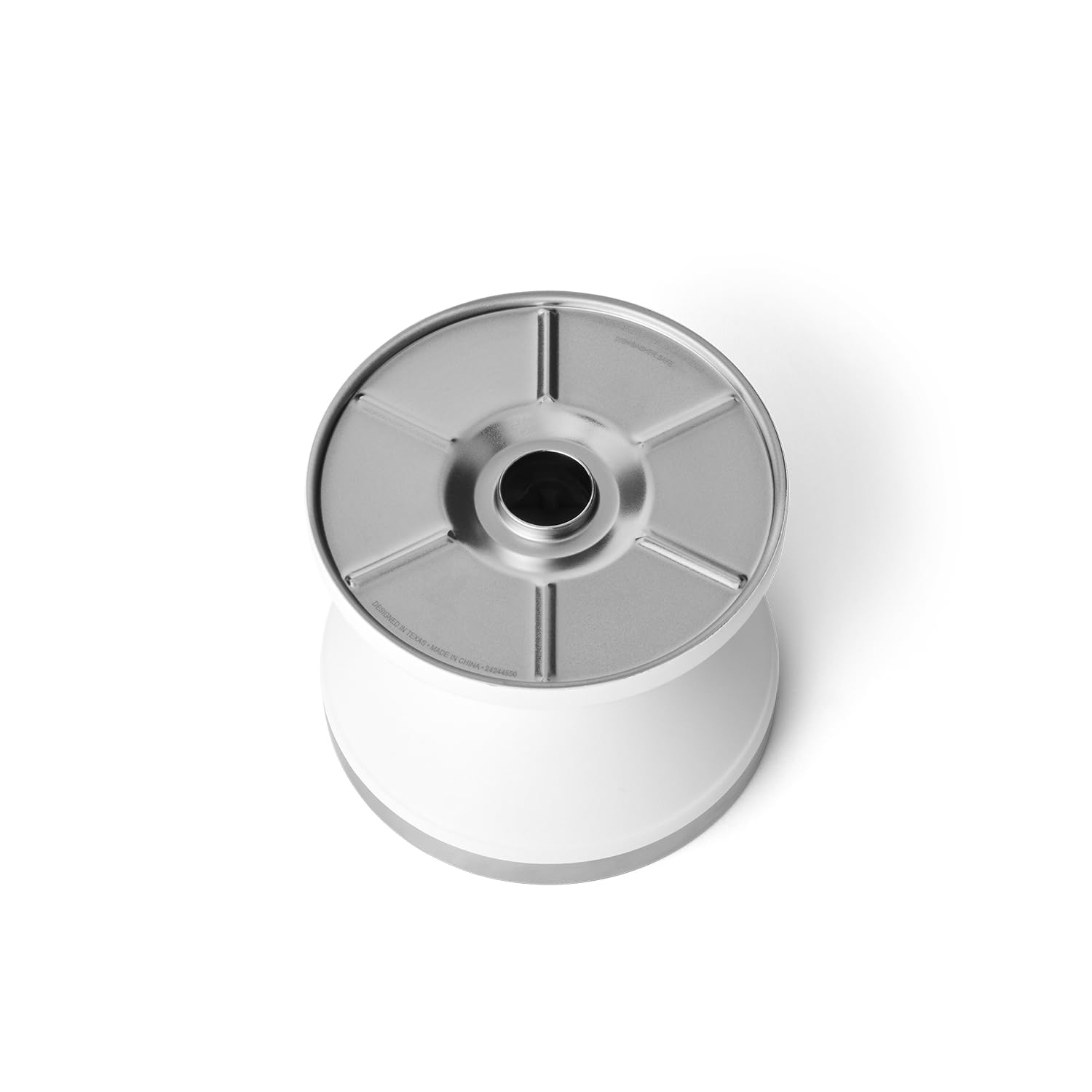 YETI Pour Over: diseño compacto para exteriores.