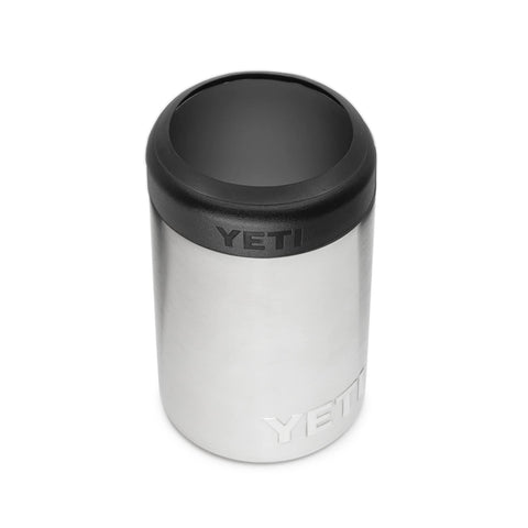 YETI Rambler Colster para lata estándar mantiene fría la bebida en exteriores.