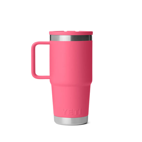 YETI Rambler 20oz mango ergonómico para un agarre cómodo en cualquier actividad.