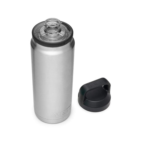 YETI Rambler 26 oz con tapa Chug para sorbos rápidos sin derrames.