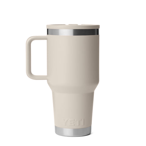 YETI Rambler 30 onzas en portavasos para acceso rápido en coche