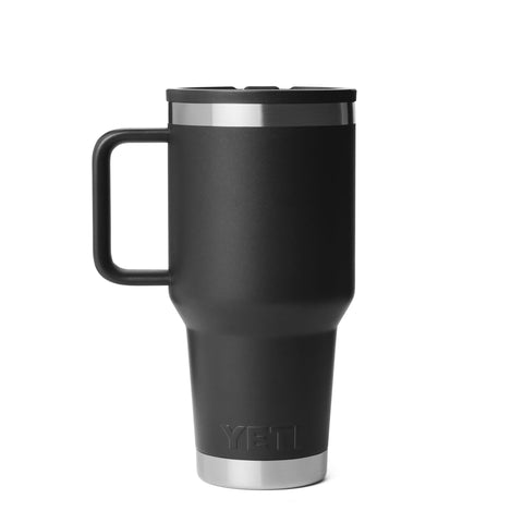 YETI Rambler 30 onzas, mango ergonómico para un agarre cómodo.