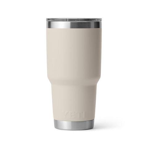 Perfil lateral del YETI Rambler 30 onzas para uso diario.