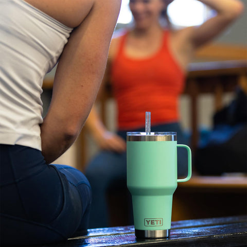 YETI Rambler 35 oz mango ergonómico para agarre diario