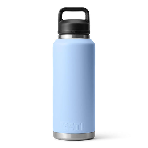 Acero resistente a la corrosión de YETI Rambler cuida la botella en aventuras.
