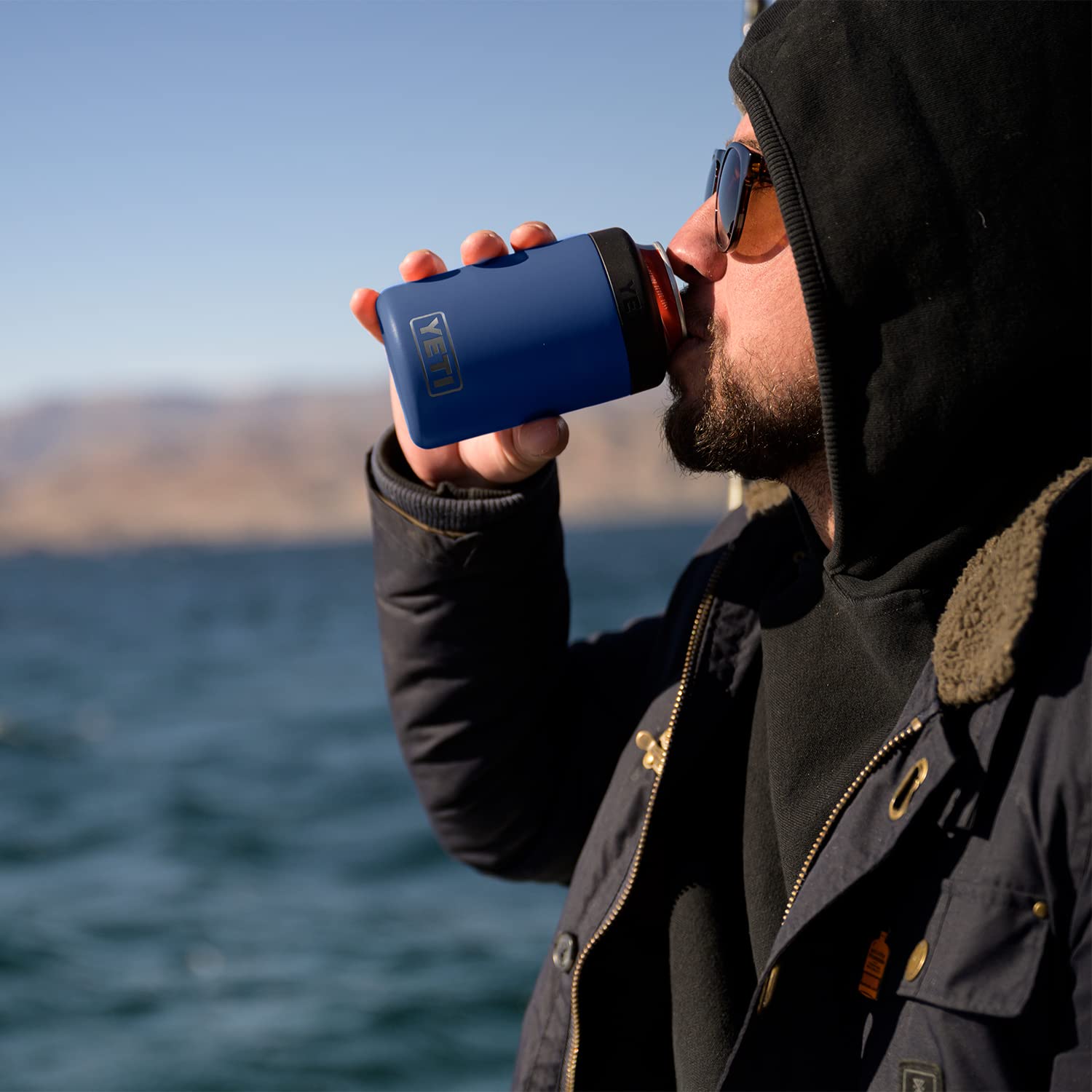 YETI Rambler Colster ofrece agarre cómodo en aire libre