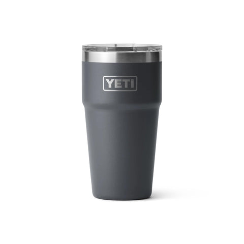 YETI Rambler Cup con tapa MagSlider, protege la bebida en movimiento.