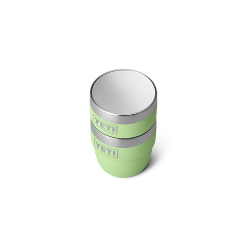 Dos tazas Rambler de YETI, útiles para compartir.