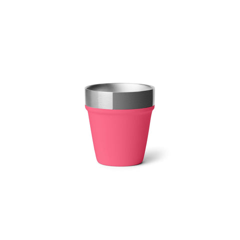 Vasos YETI acompañan brindis y rituales sociales sin complicaciones.